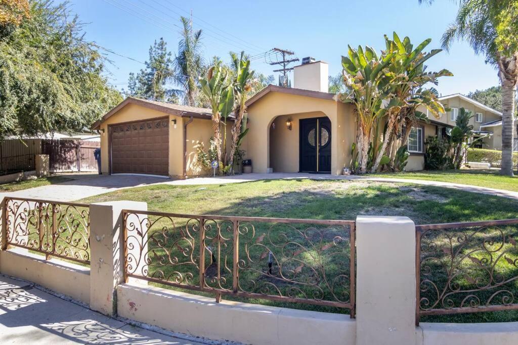 Woodland Hills 3 Bedroom W/ Pool And Сasa de vacaciones *